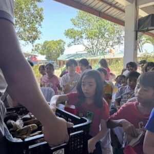 Gopalakas food distribution at Bacnotan